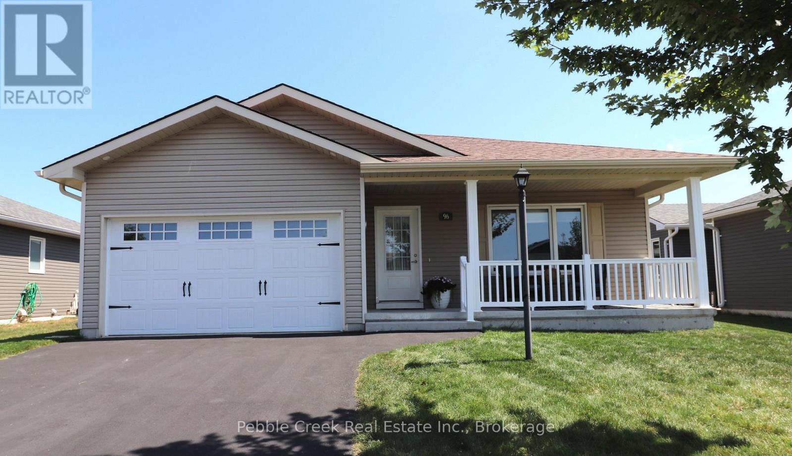 96 Lake Breeze Drive Photo de la propriété 1