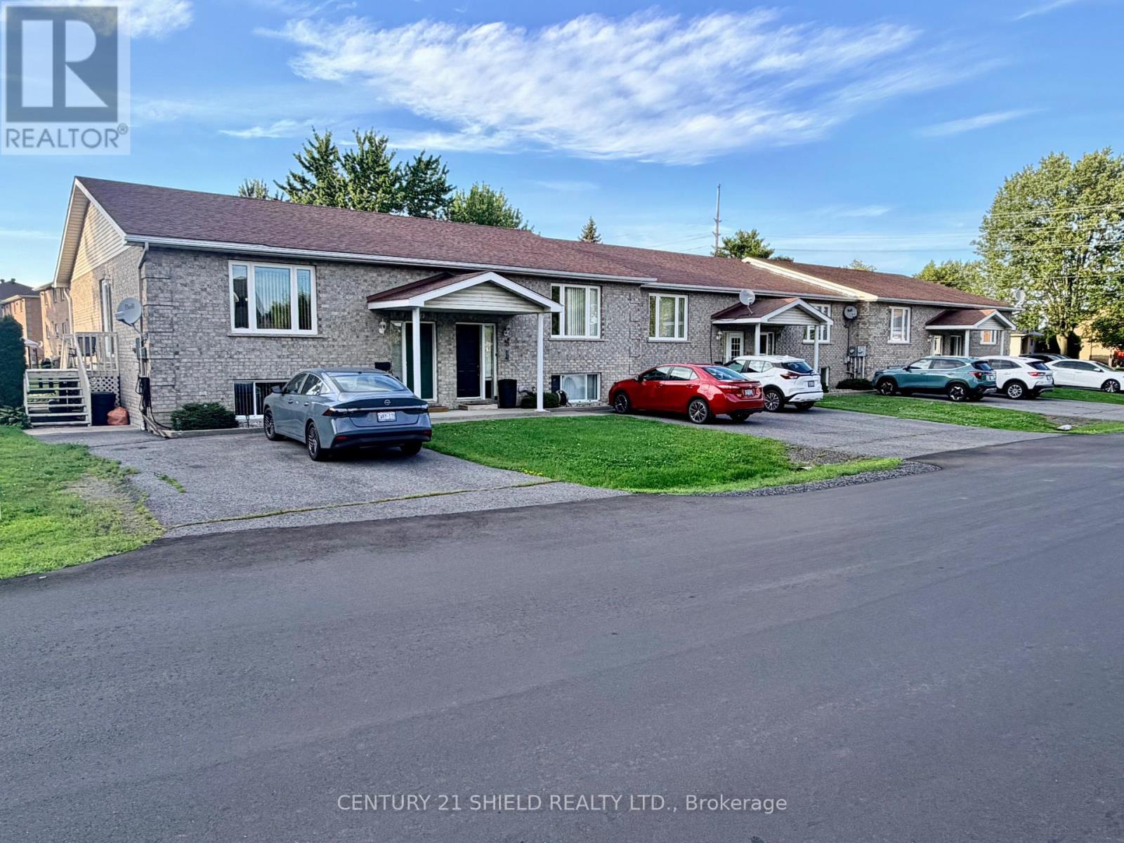 19 Simcoe Street Property Photo 1