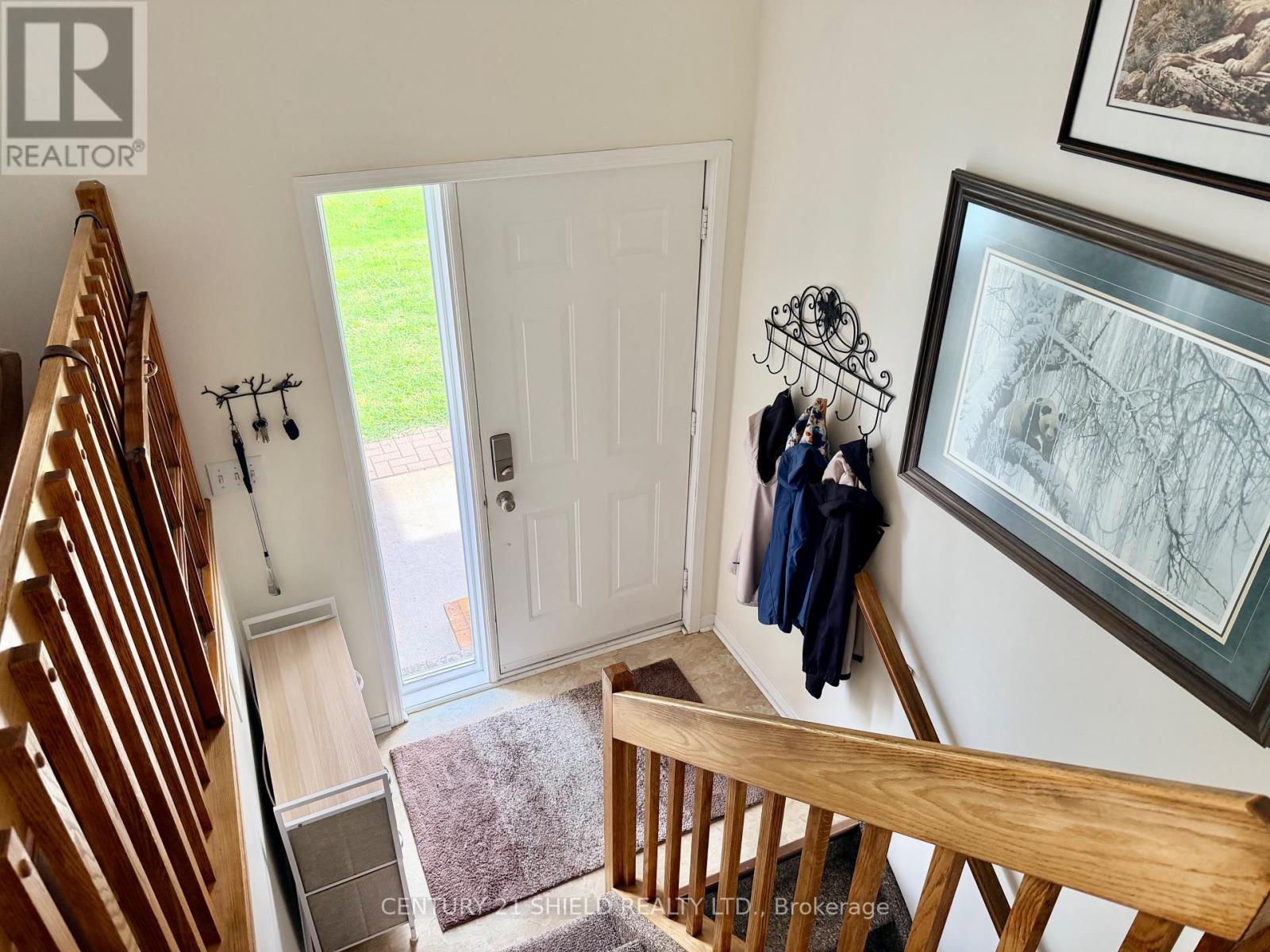 19 Simcoe Street Property Photo 2