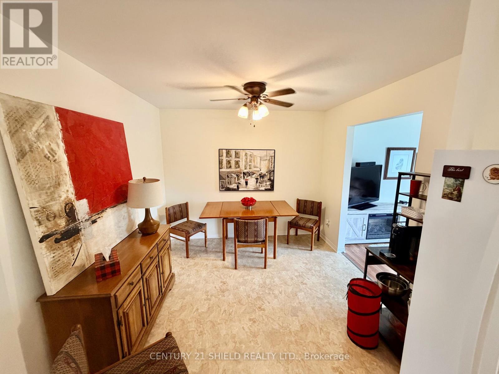 19 Simcoe Street Property Photo 4
