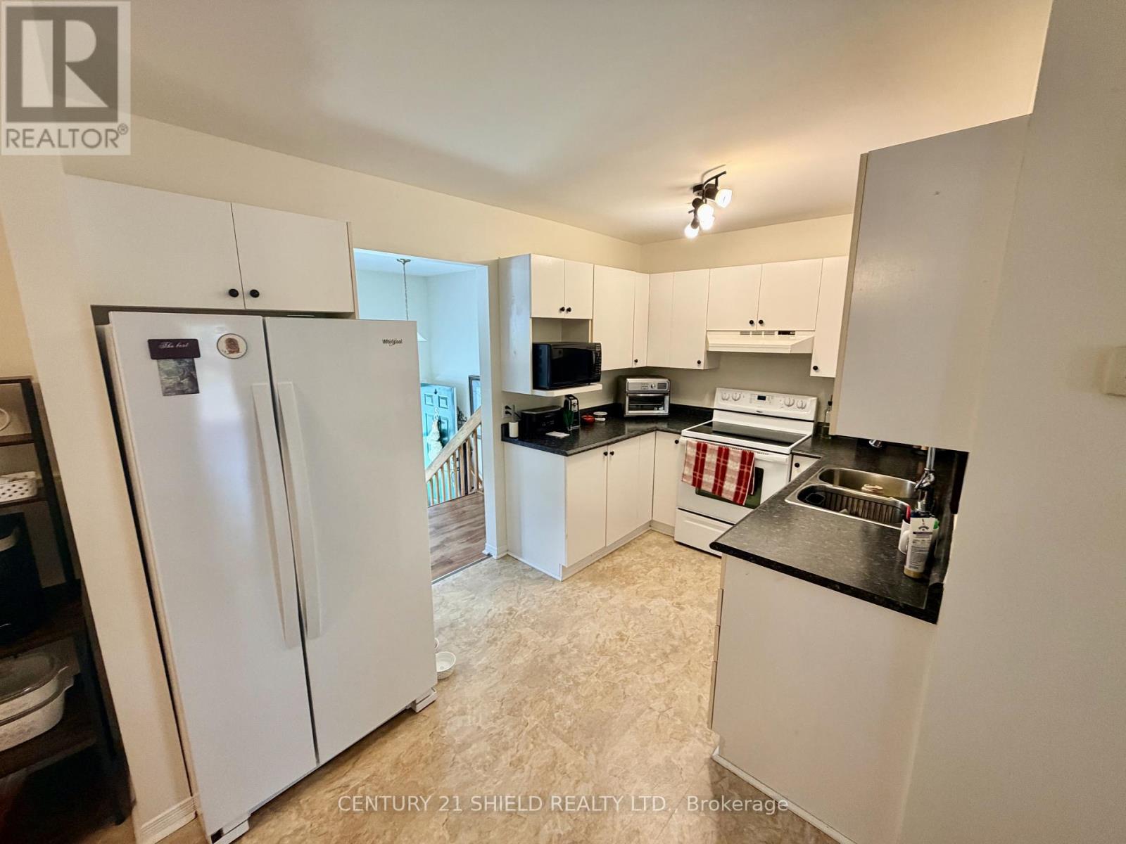 19 Simcoe Street Property Photo 5