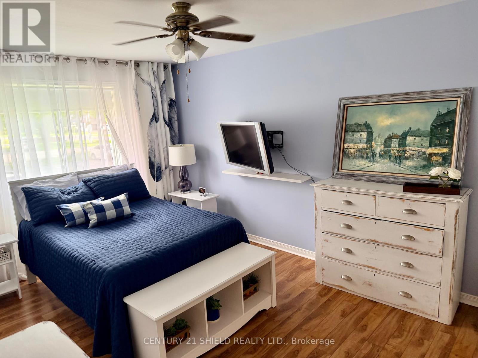 19 Simcoe Street Property Photo 7