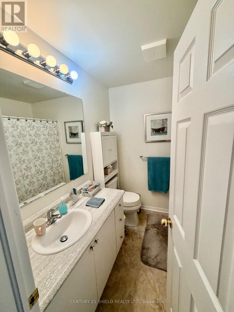 19 Simcoe Street Property Photo 8
