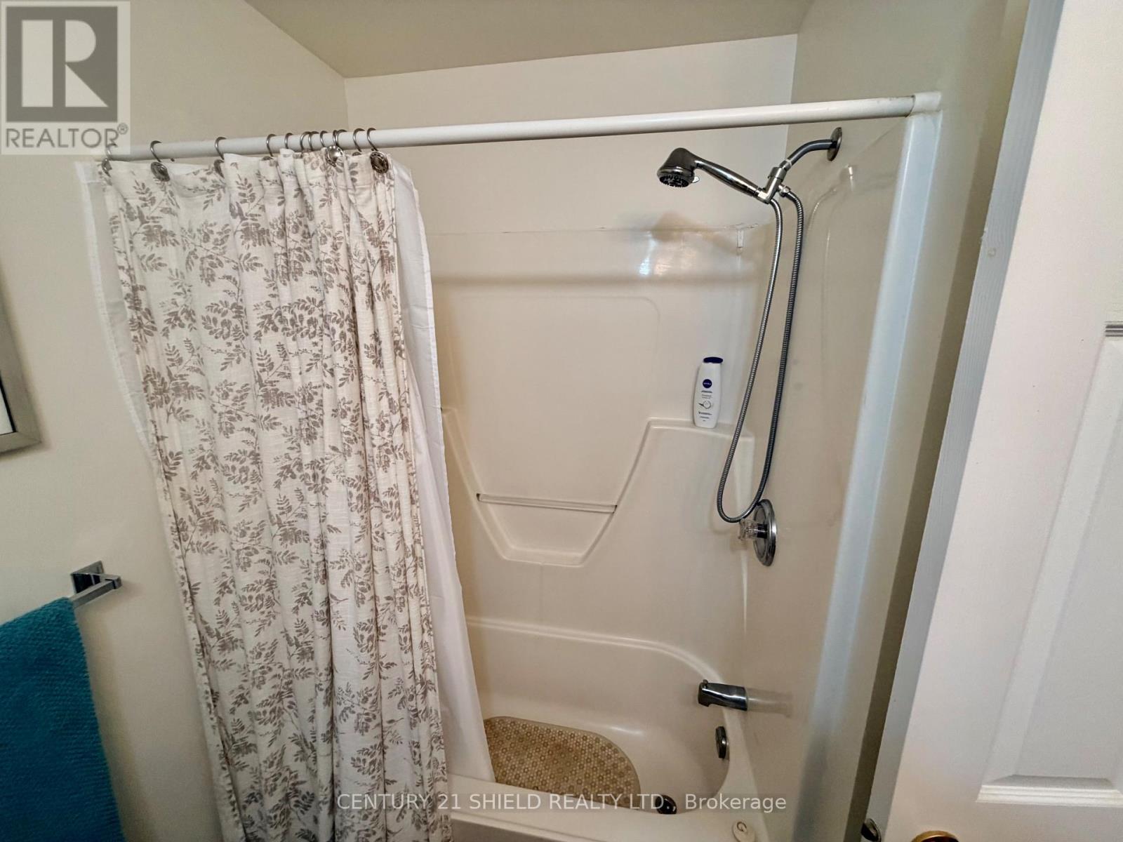 19 Simcoe Street Property Photo 9