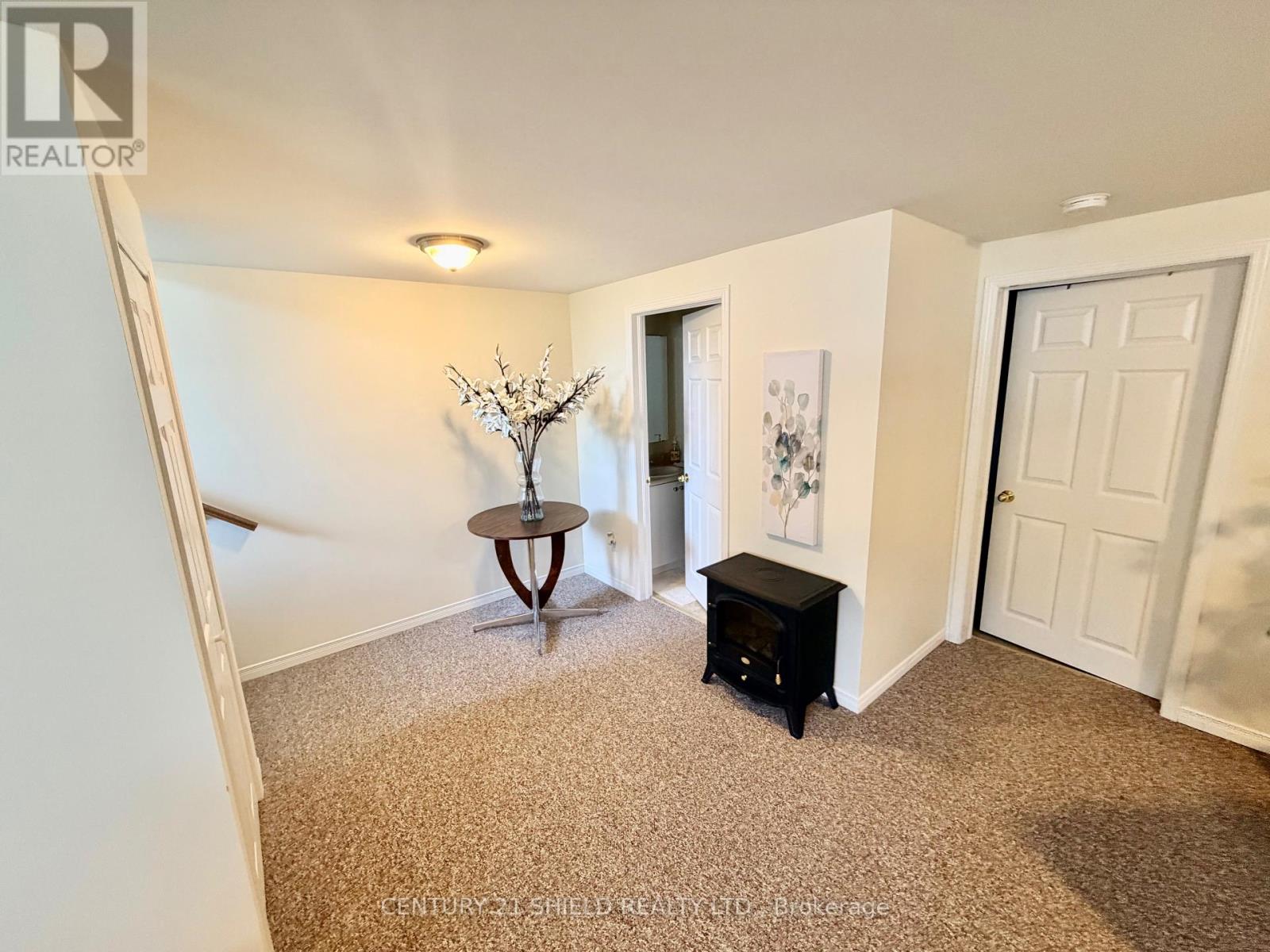 19 Simcoe Street Property Photo 11