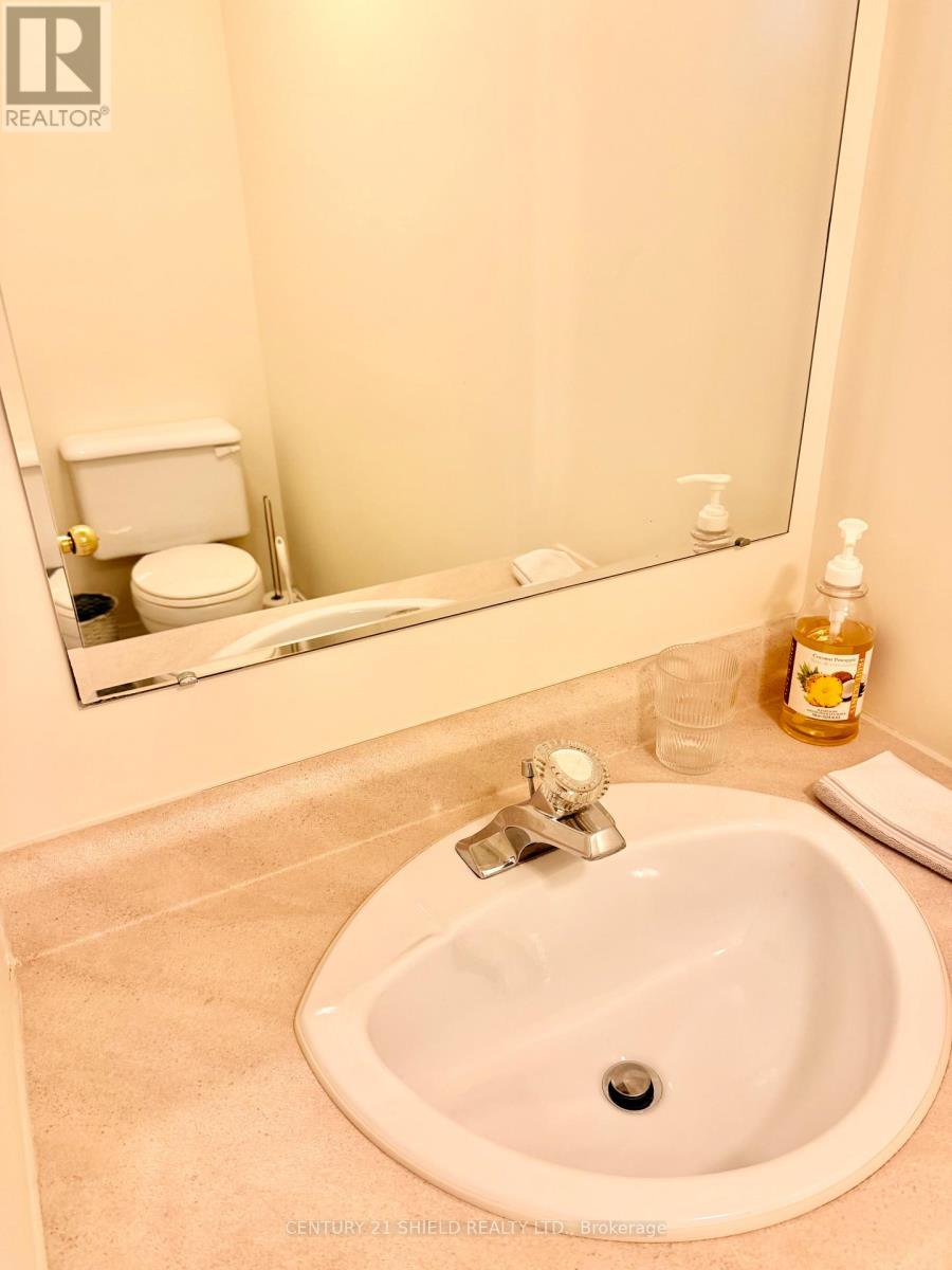 19 Simcoe Street Property Photo 12