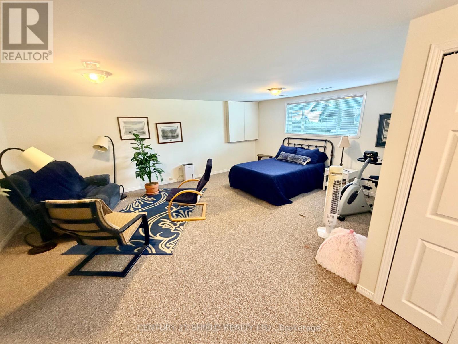 19 Simcoe Street Property Photo 13