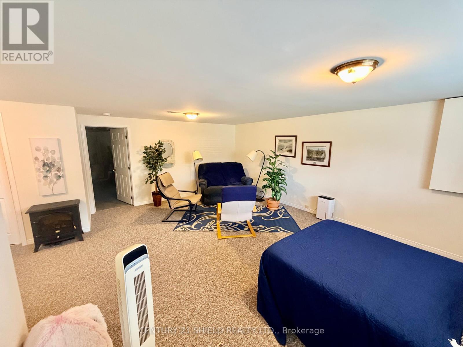 19 Simcoe Street Property Photo 14