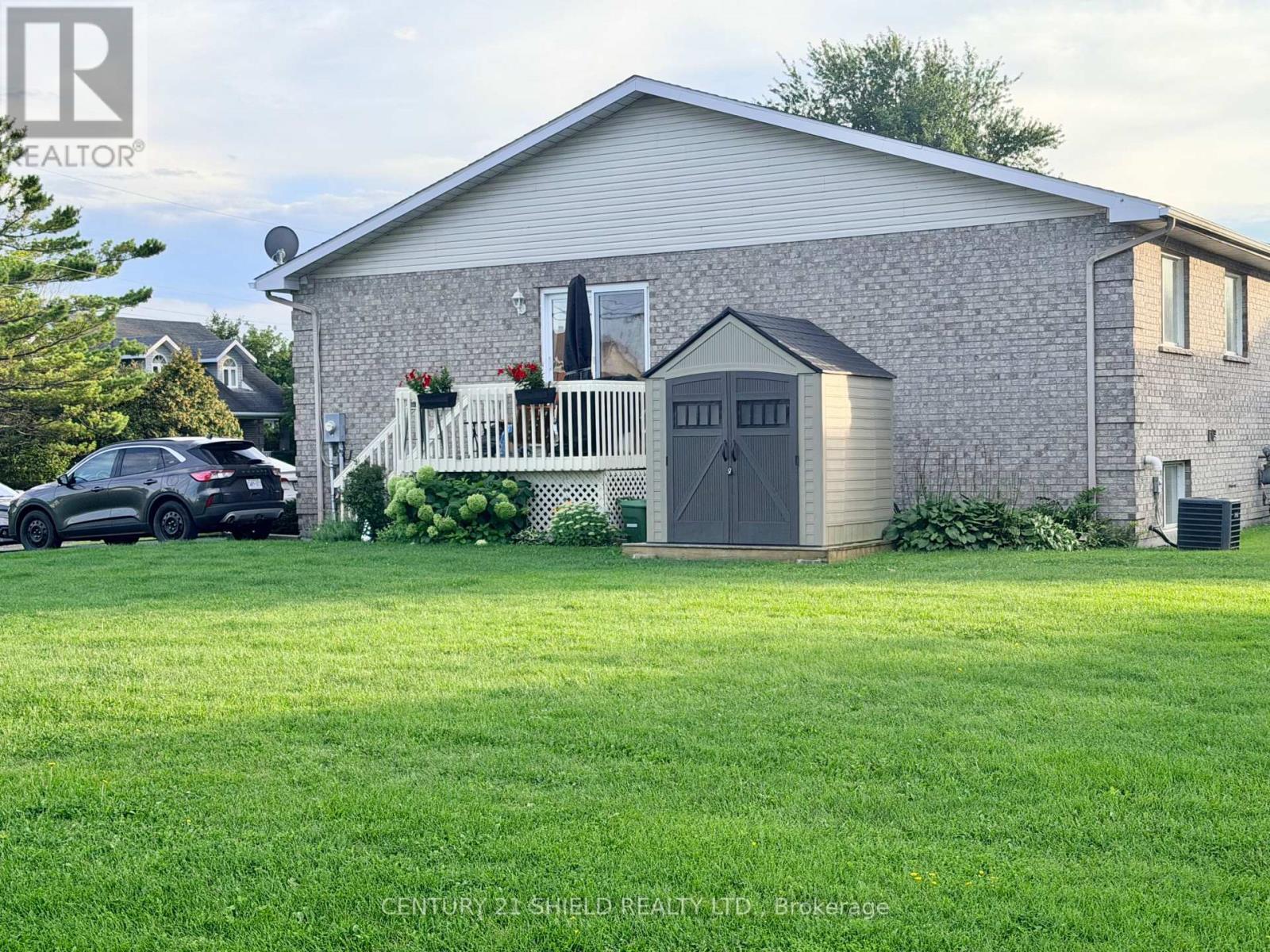 19 Simcoe Street Property Photo 17