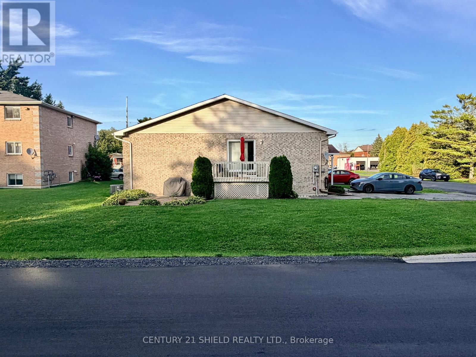 19 Simcoe Street Property Photo 18