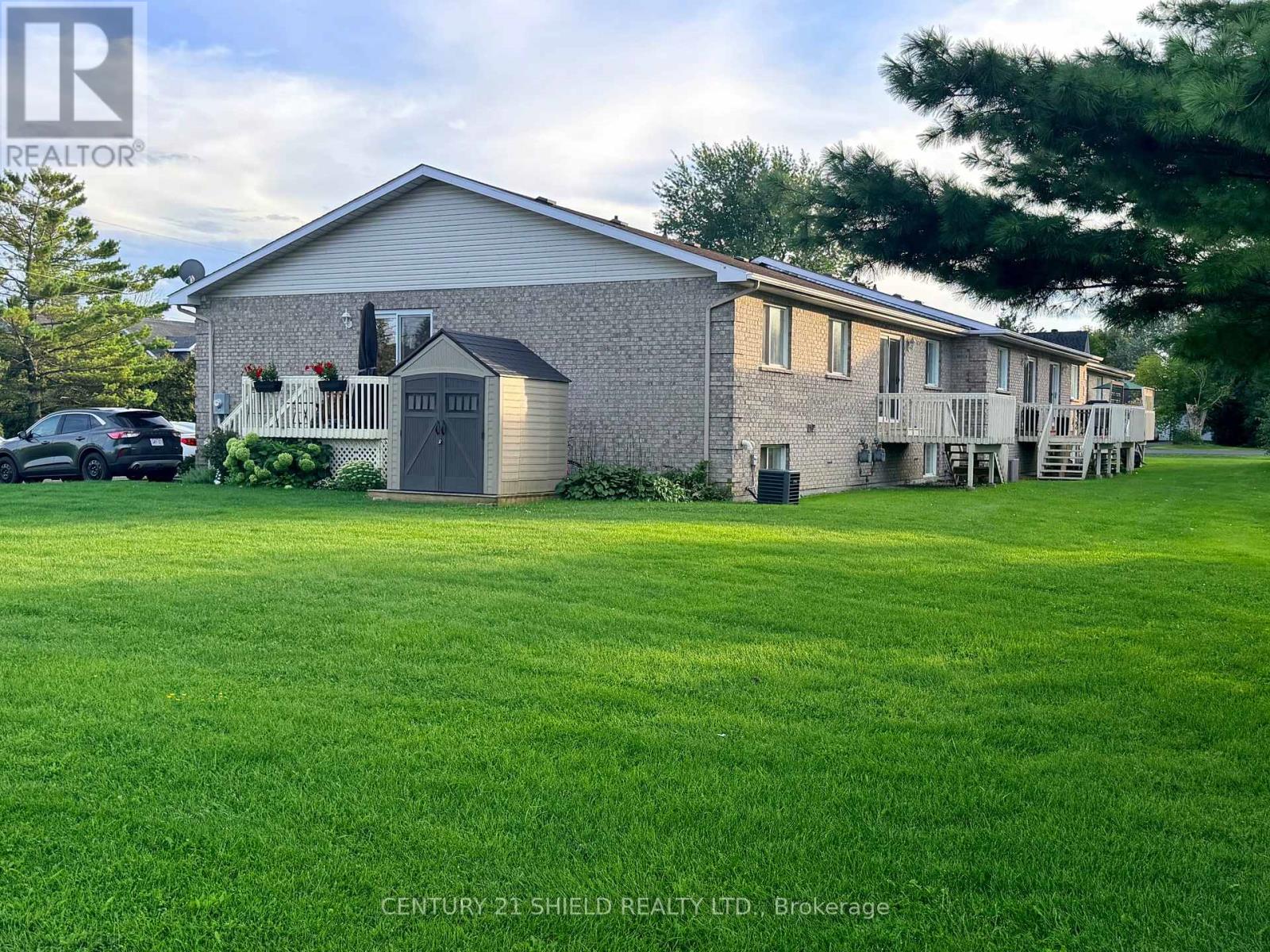 19 Simcoe Street Property Photo 19