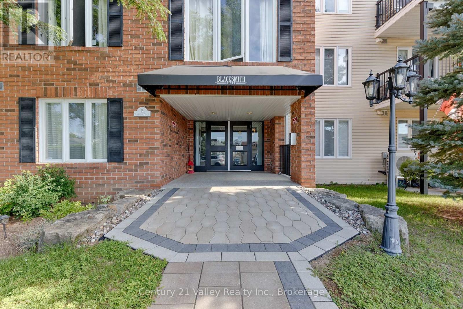 302 - 16 SHEFFIELD STREET Property Photo 1