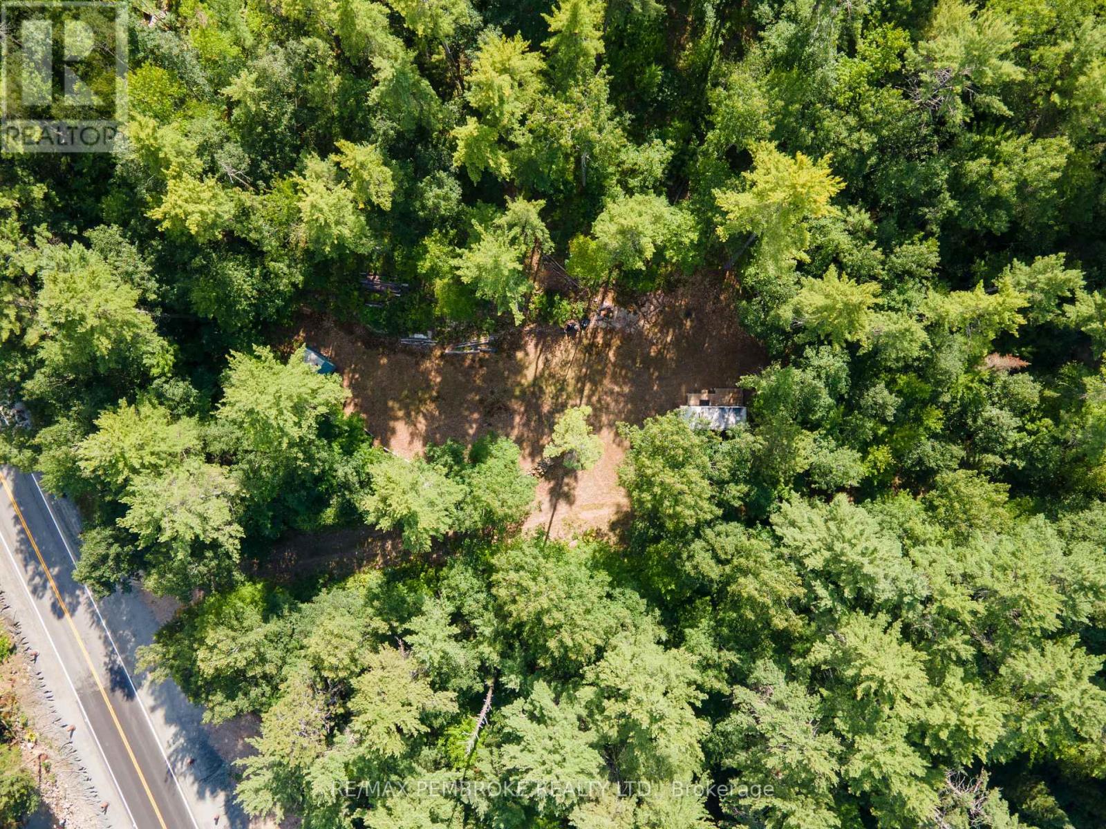 5032 Round Lake Road Property Photo 1
