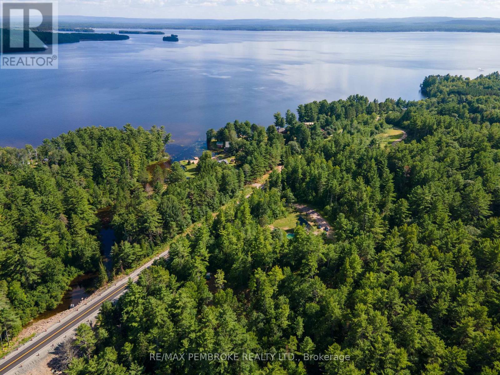 5032 Round Lake Road Property Photo 3