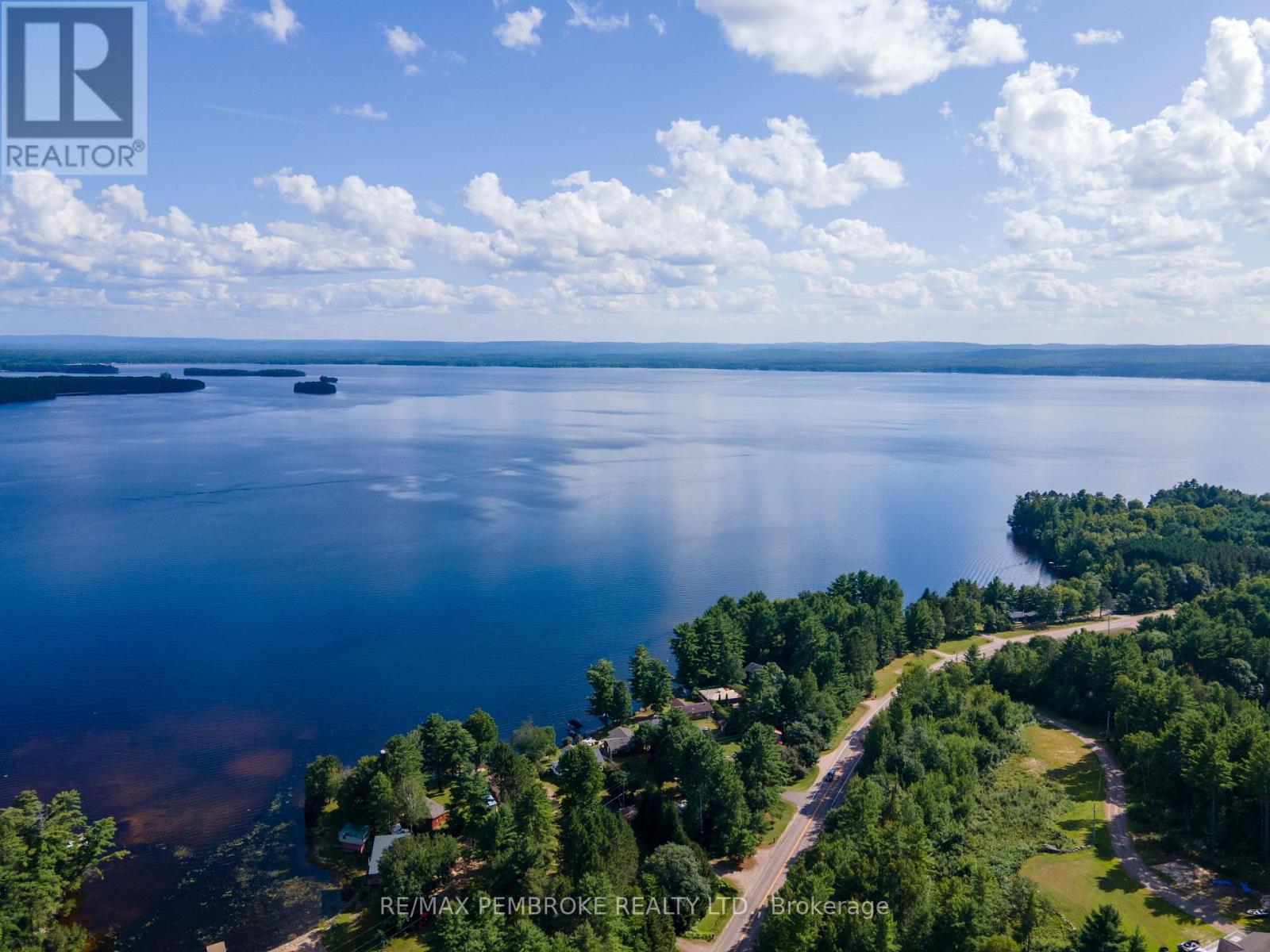 5032 Round Lake Road Property Photo 4