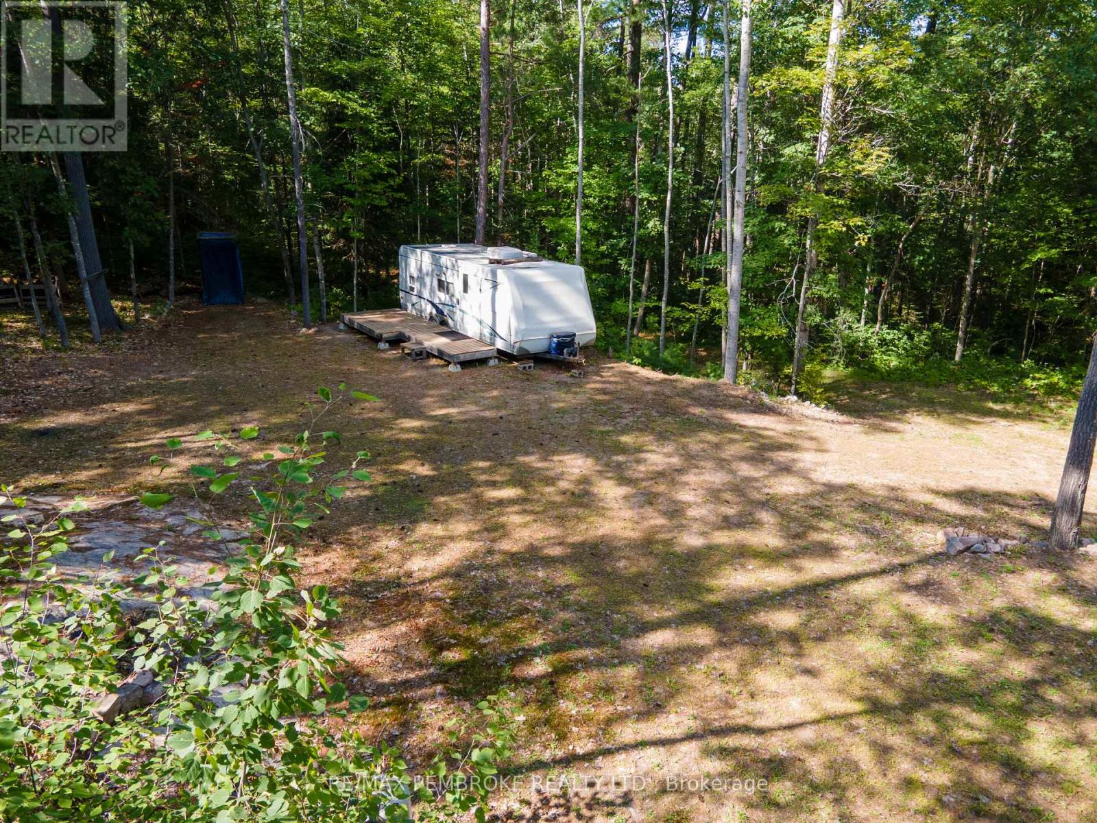 5032 Round Lake Road Property Photo 6