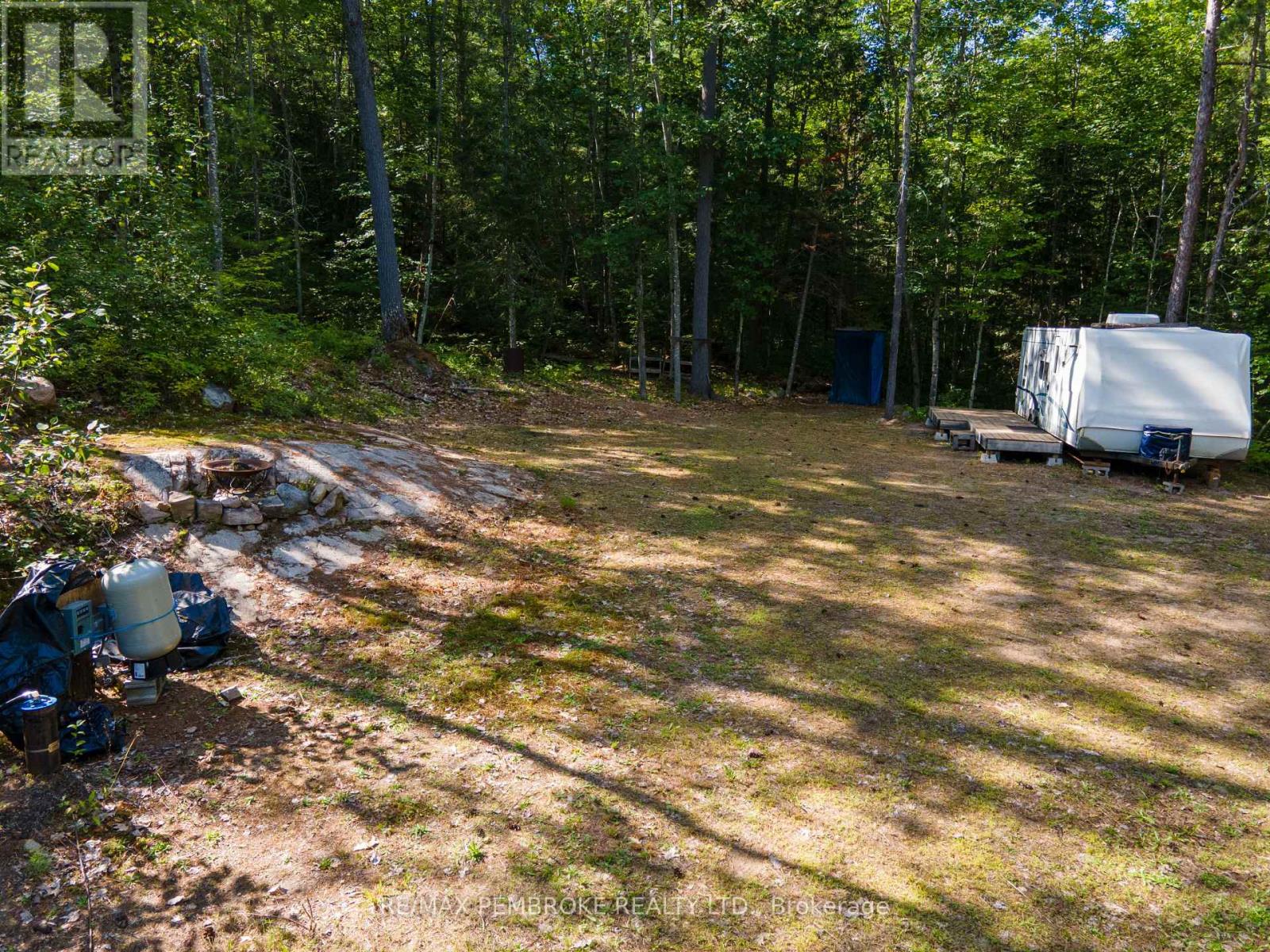 5032 Round Lake Road Property Photo 9