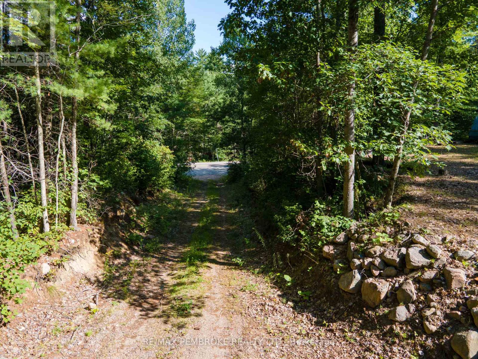 5032 Round Lake Road Property Photo 10