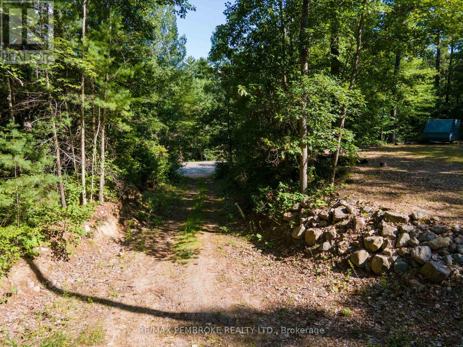 5032 Round Lake Road Property Photo 11