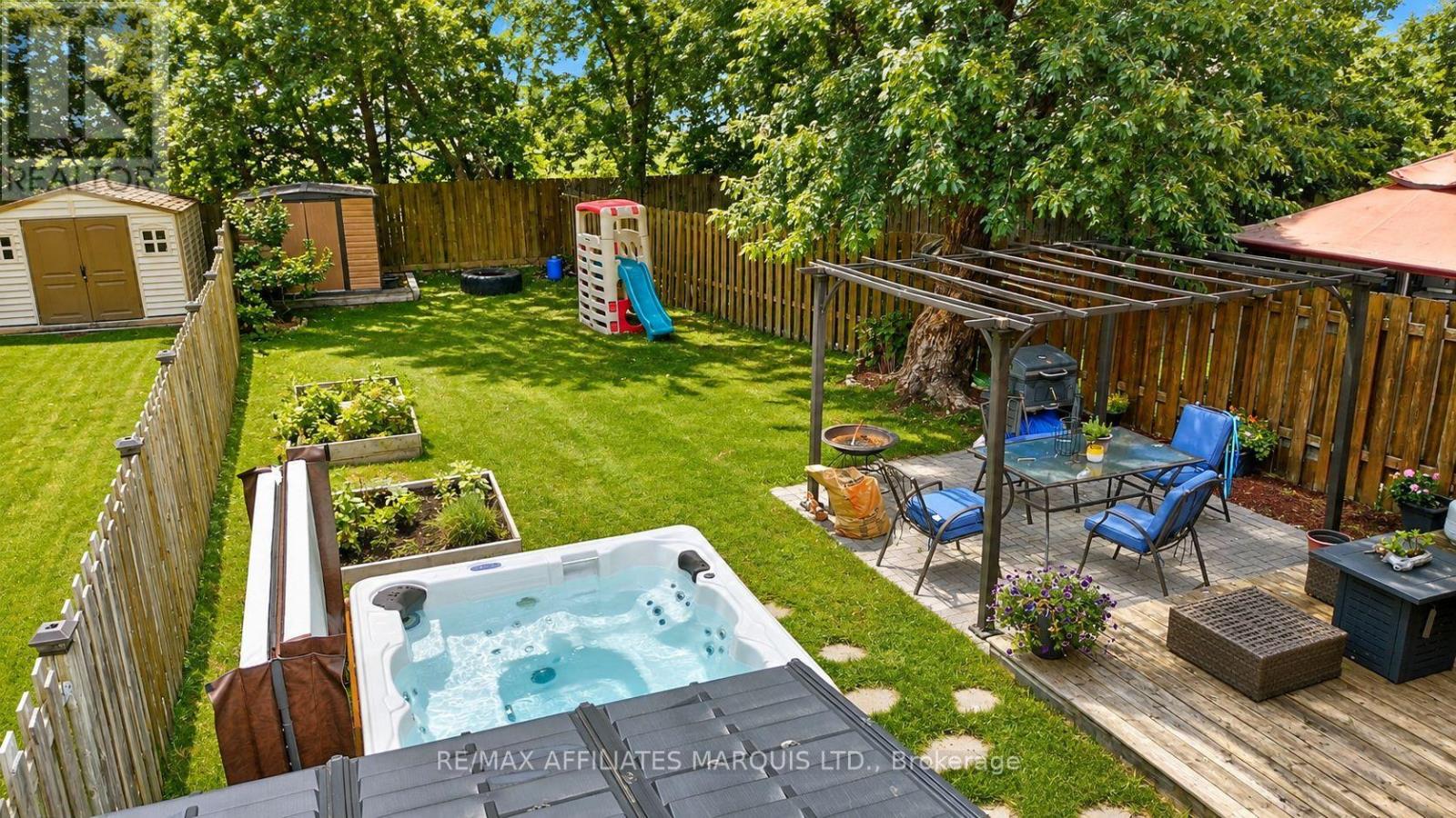 21 Wellington Street E Property Photo 2