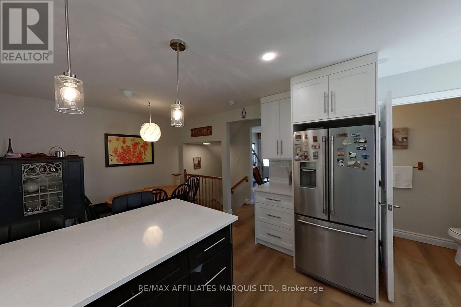 21 Wellington Street E Property Photo 5