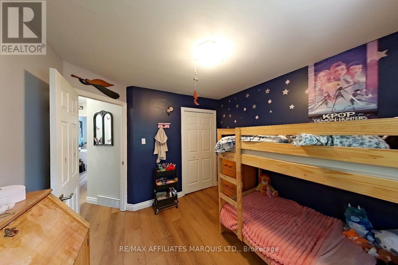 21 Wellington Street E Property Photo 9