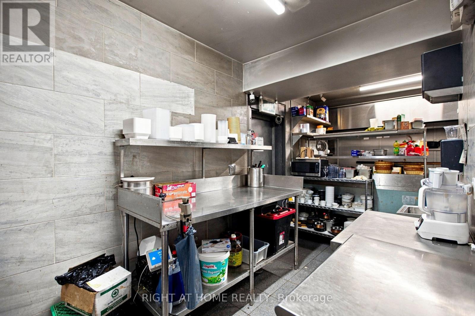 727 Churchill Avenue Property Photo 11