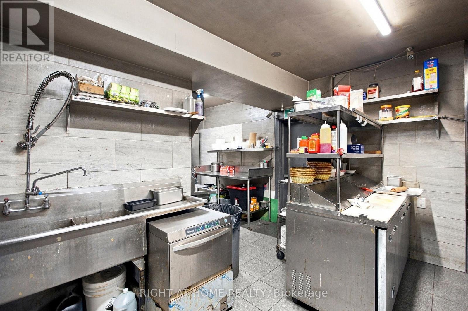 727 Churchill Avenue Property Photo 15