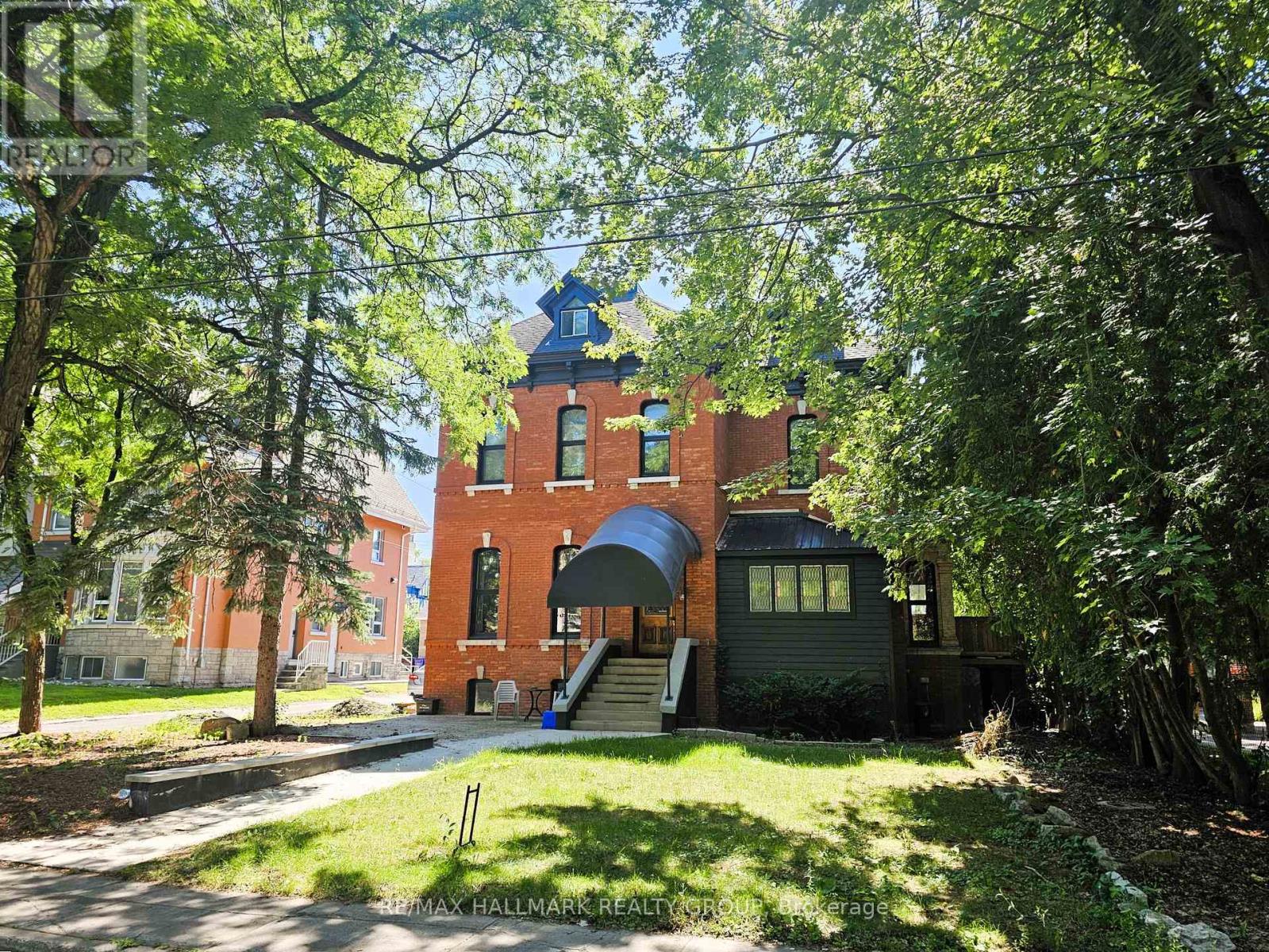 460 Wilbrod Street Property Photo 1