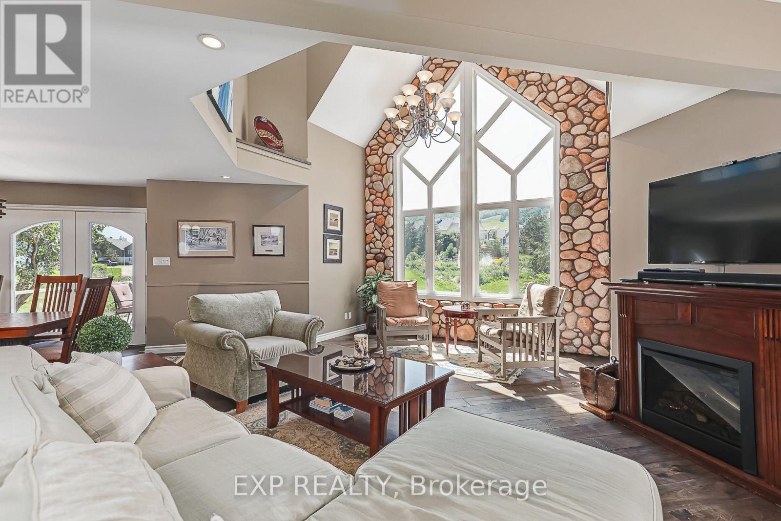 106 CROSSAN COURT Property Photo 1