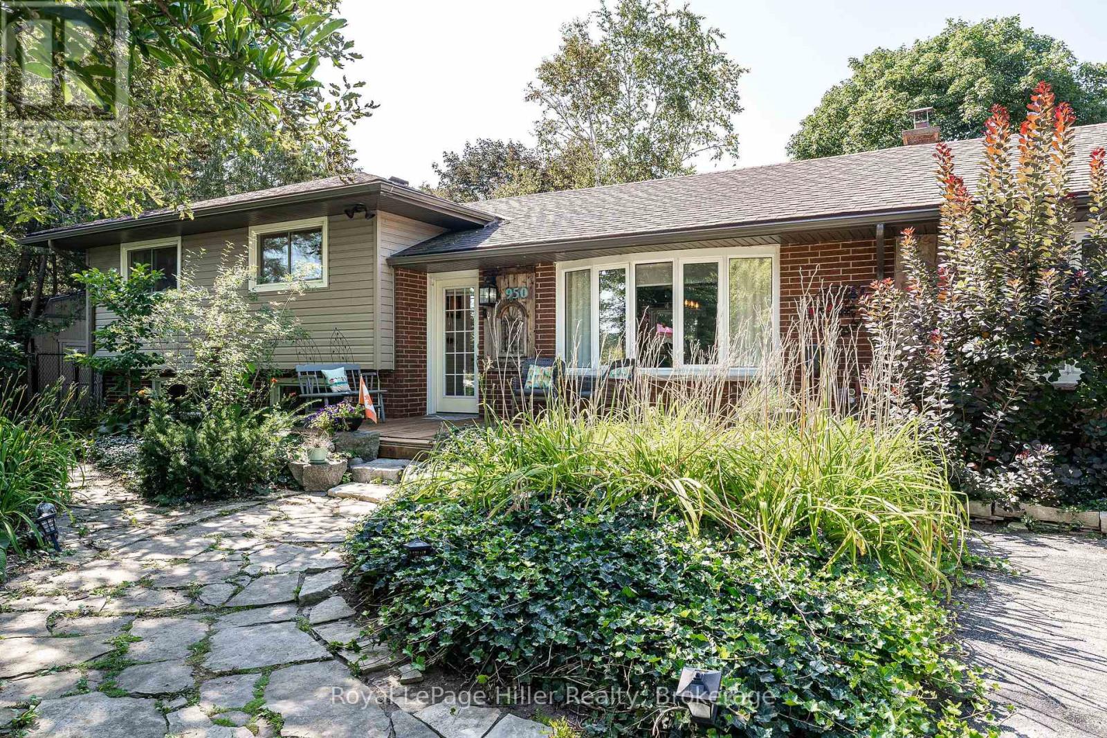 950 O'loane Avenue Property Photo 4