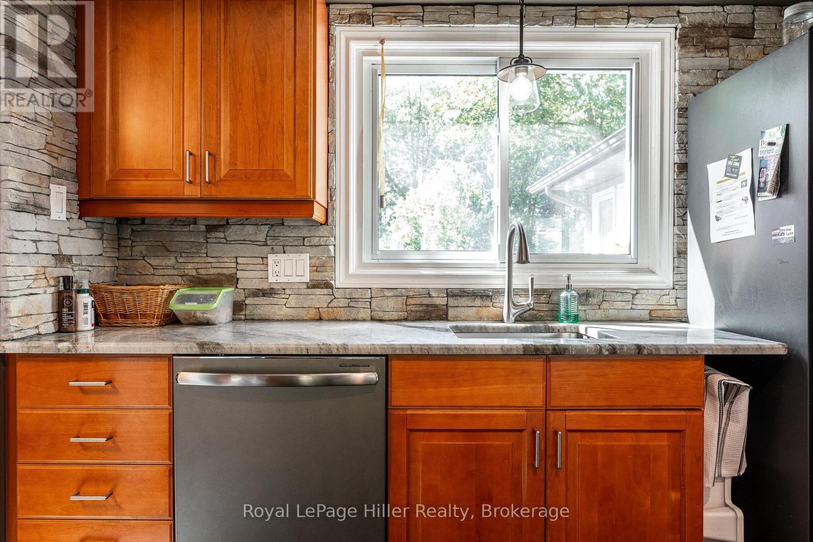950 O'loane Avenue Property Photo 10