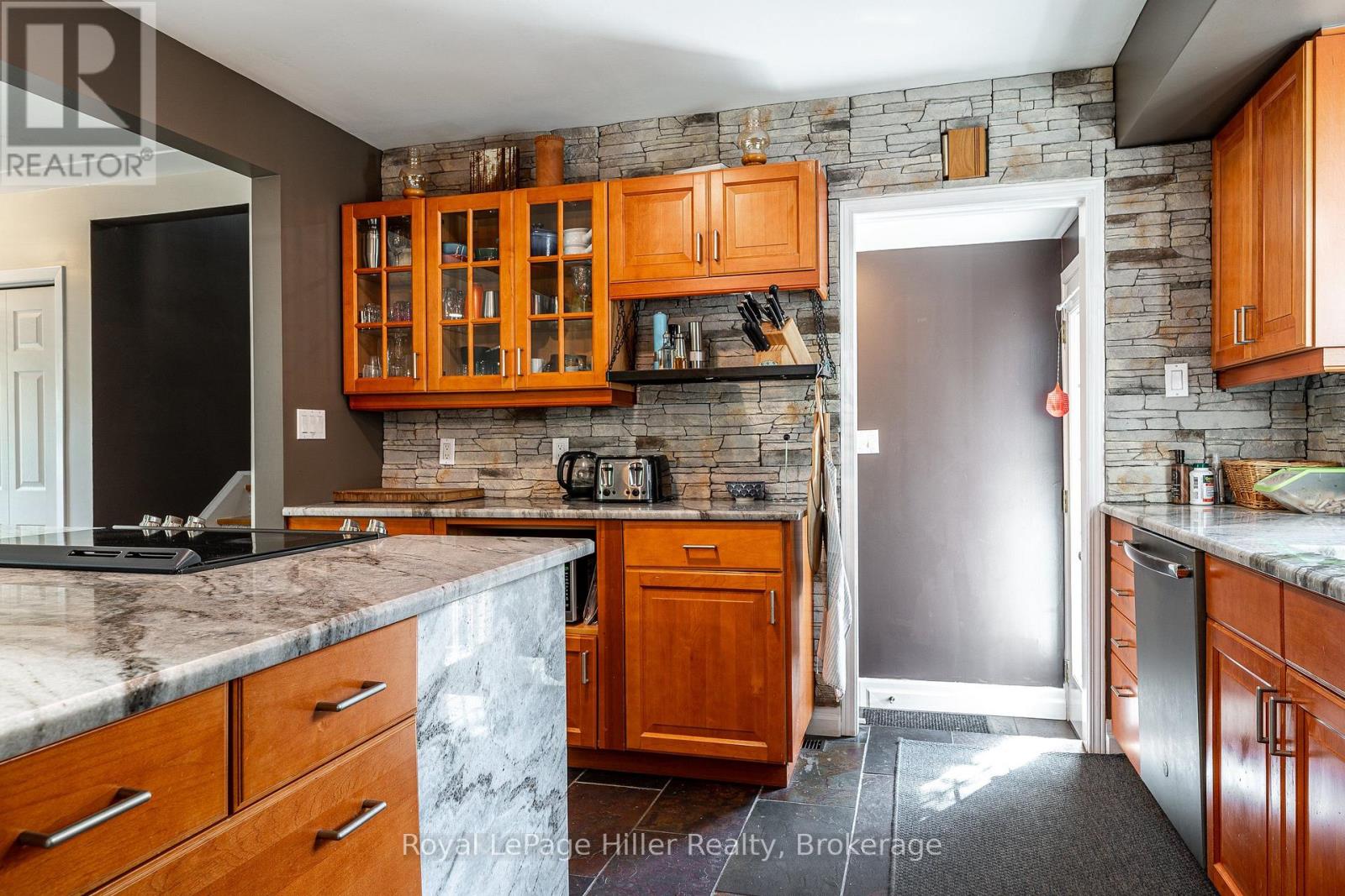 950 O'loane Avenue Property Photo 13
