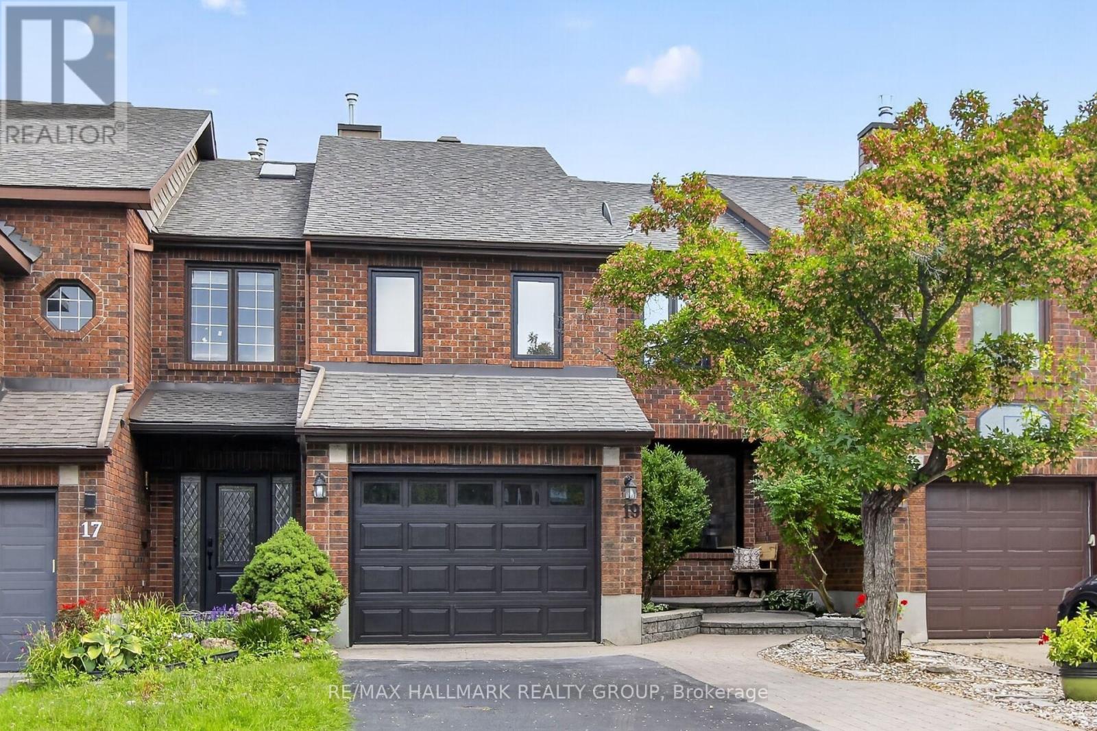 19 WINDEYER CRESCENT