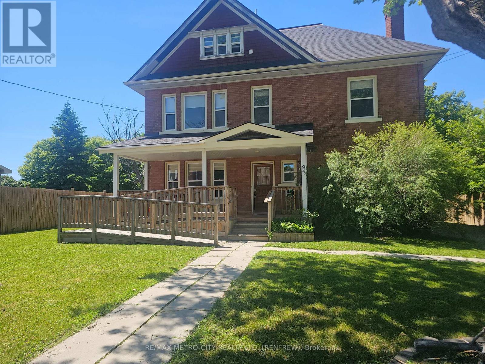 94 ARGYLE STREET N Property Photo 1