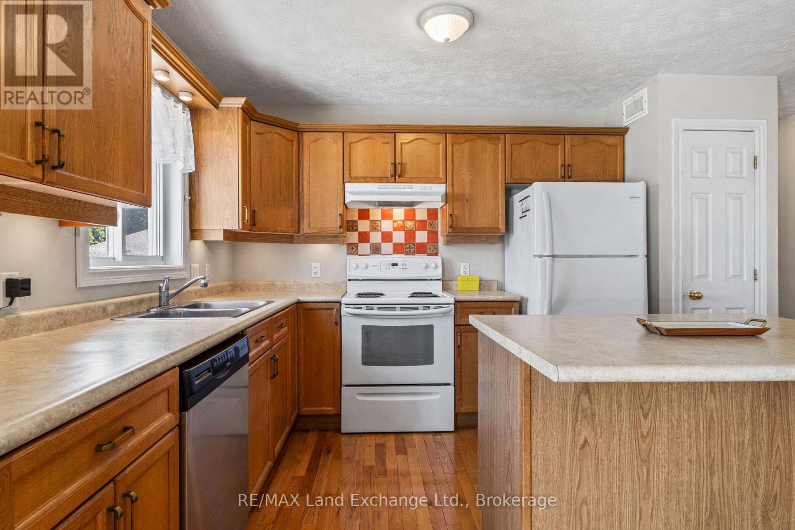 513 Peirson Avenue Property Photo 12
