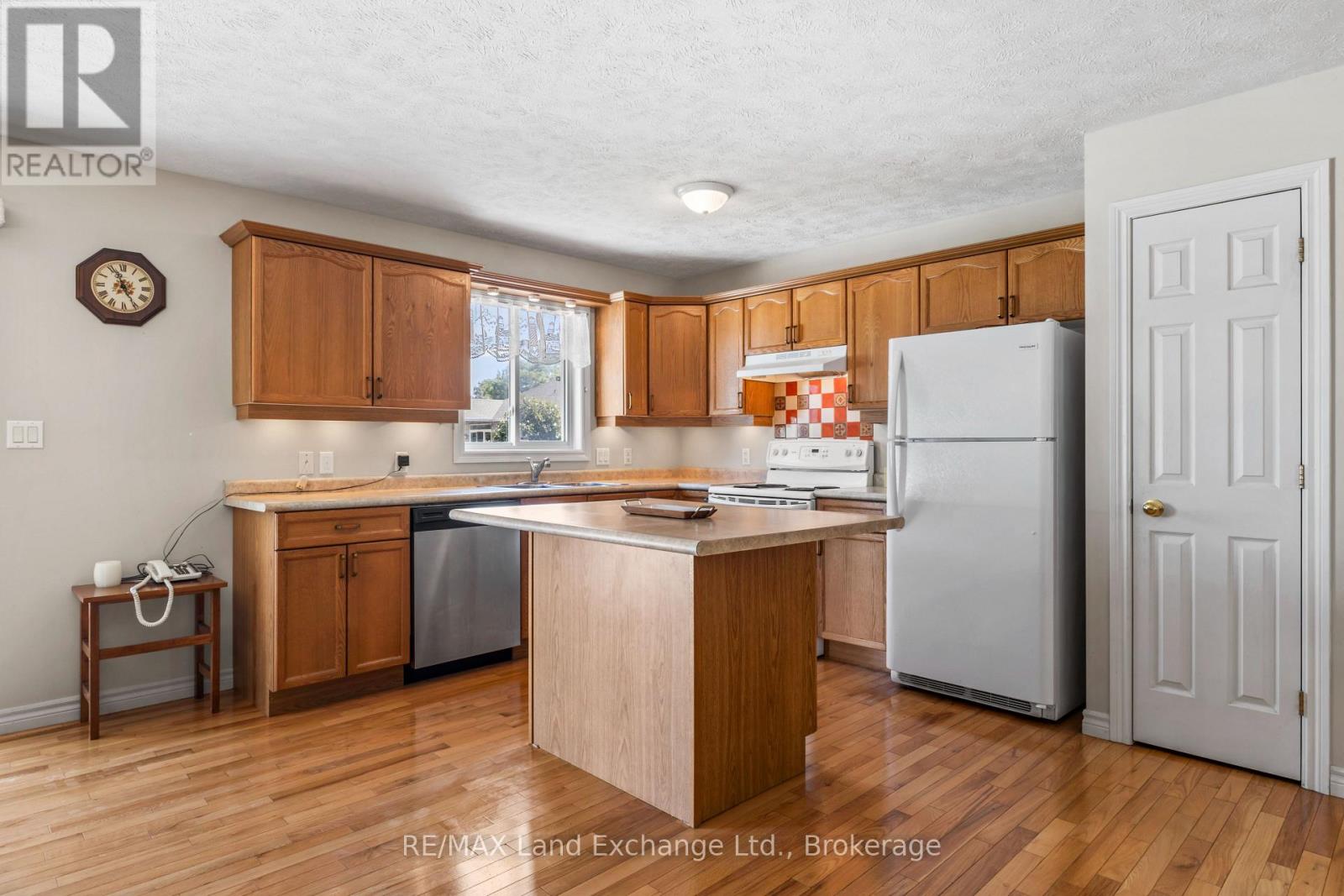513 Peirson Avenue Property Photo 14