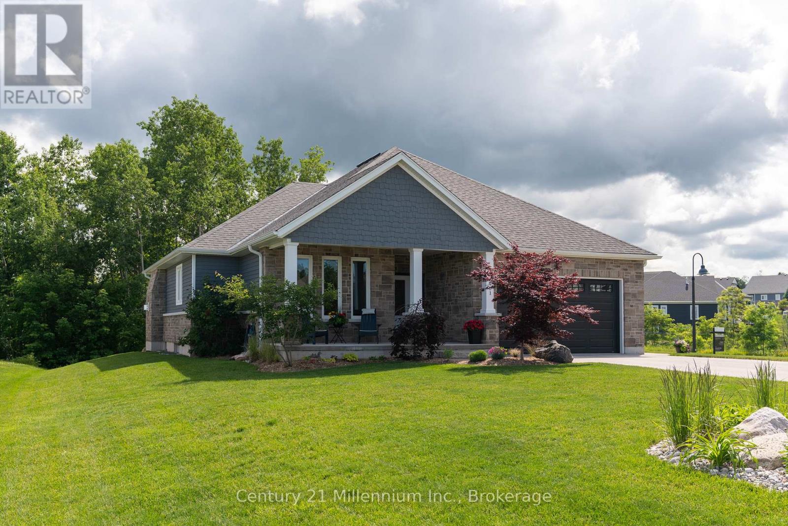 401 Algoma Crescent Property Photo 2
