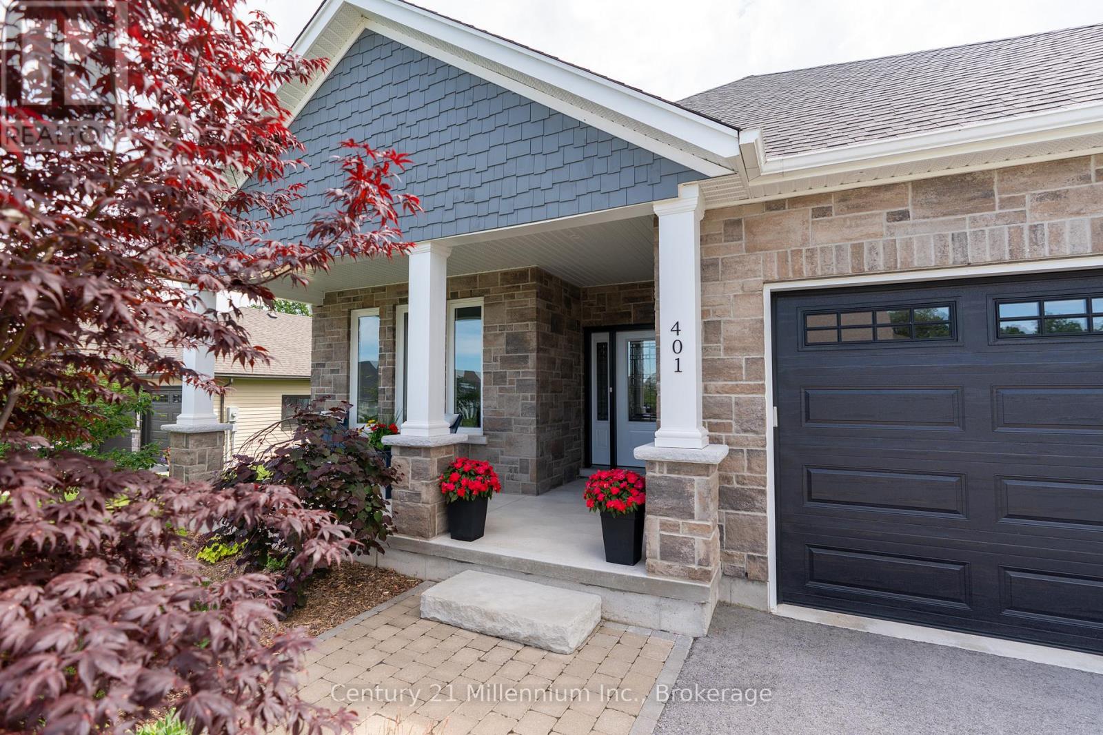 401 Algoma Crescent Property Photo 4
