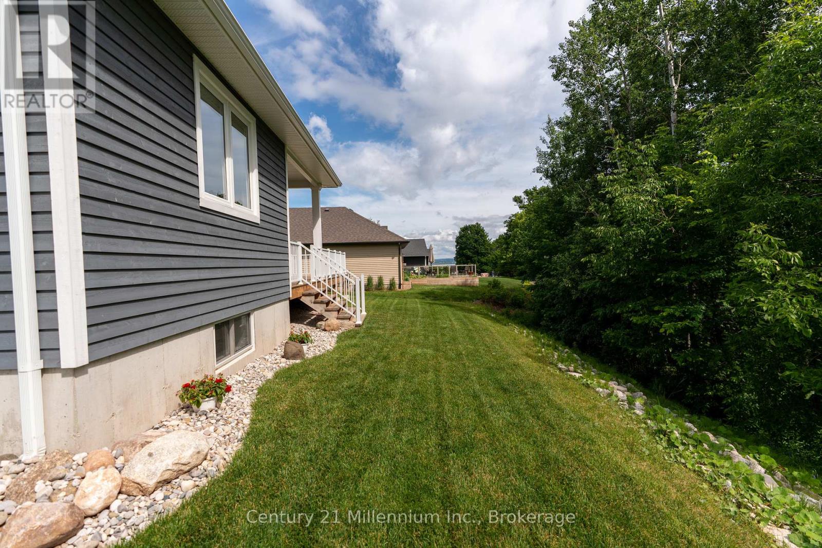 401 Algoma Crescent Property Photo 45