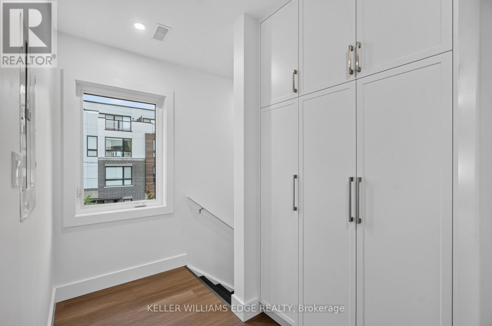 4 - 332 King Street W Property Photo 5