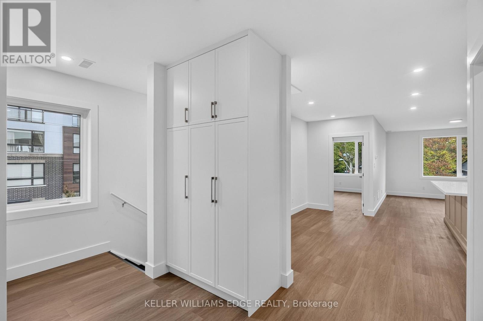 4 - 332 King Street W Property Photo 7