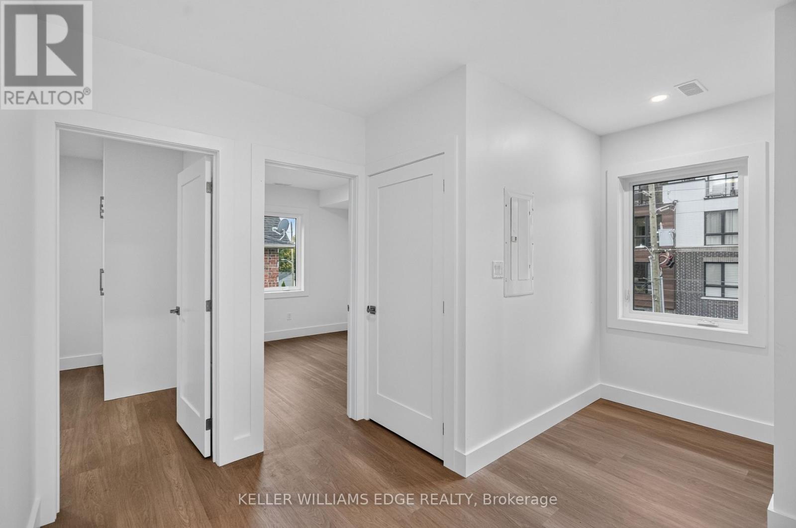 4 - 332 King Street W Property Photo 8