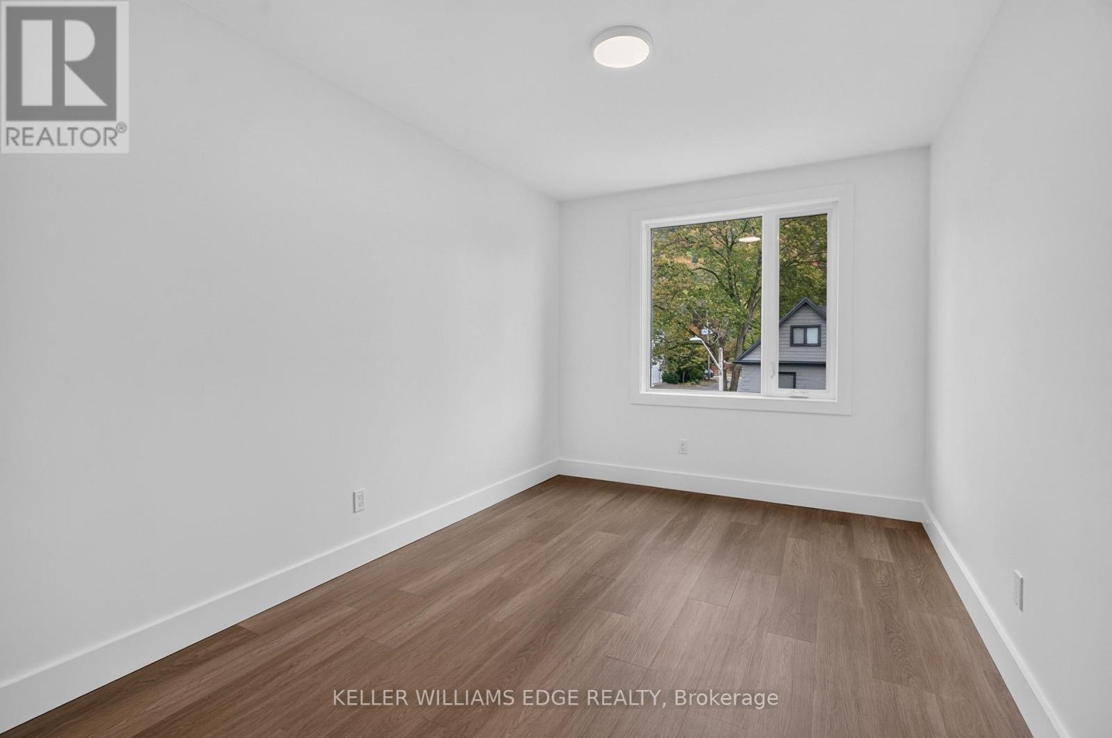 4 - 332 King Street W Property Photo 17