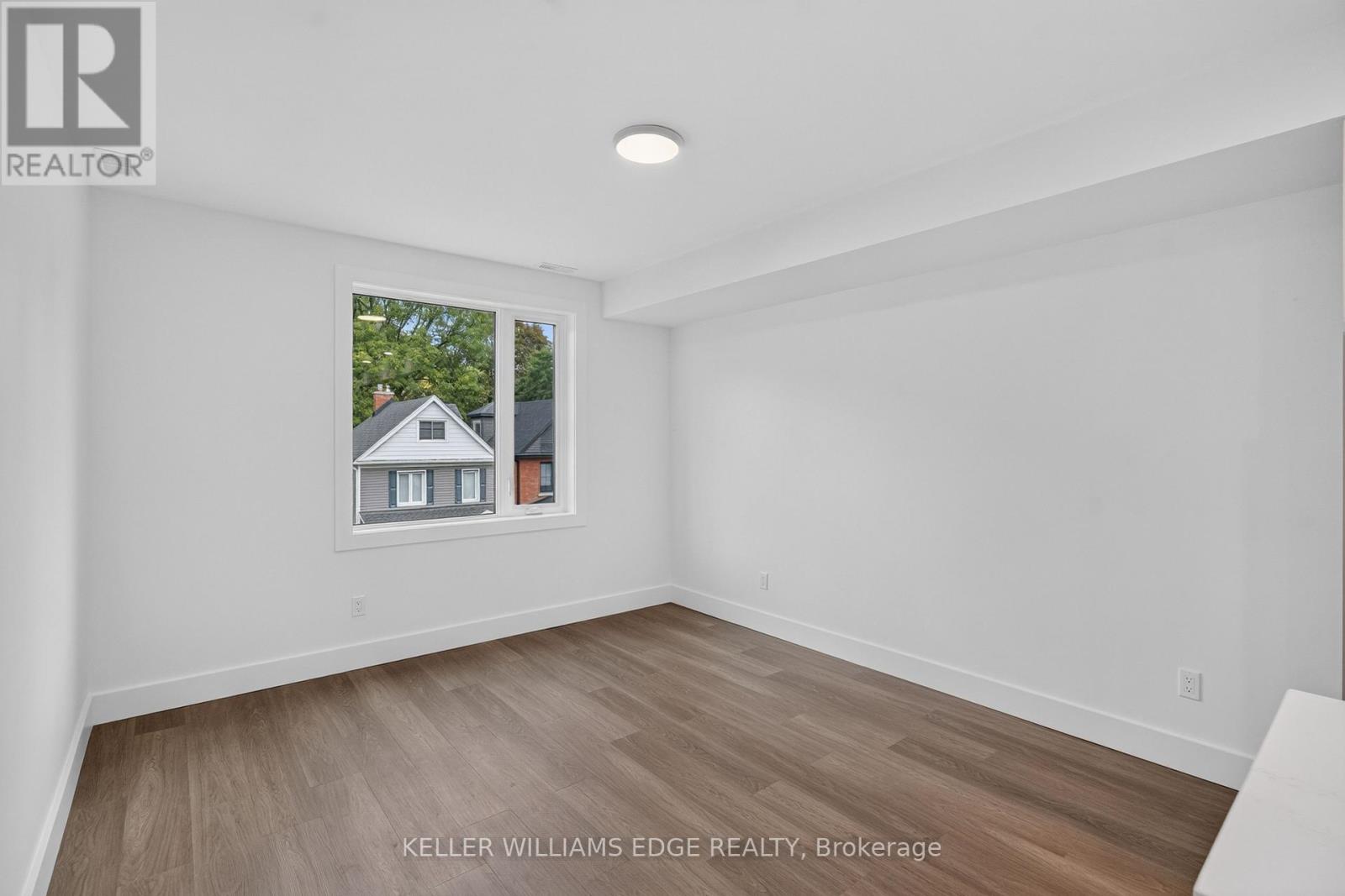 4 - 332 King Street W Property Photo 18