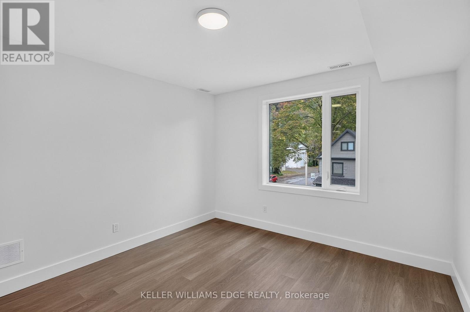 4 - 332 King Street W Property Photo 19