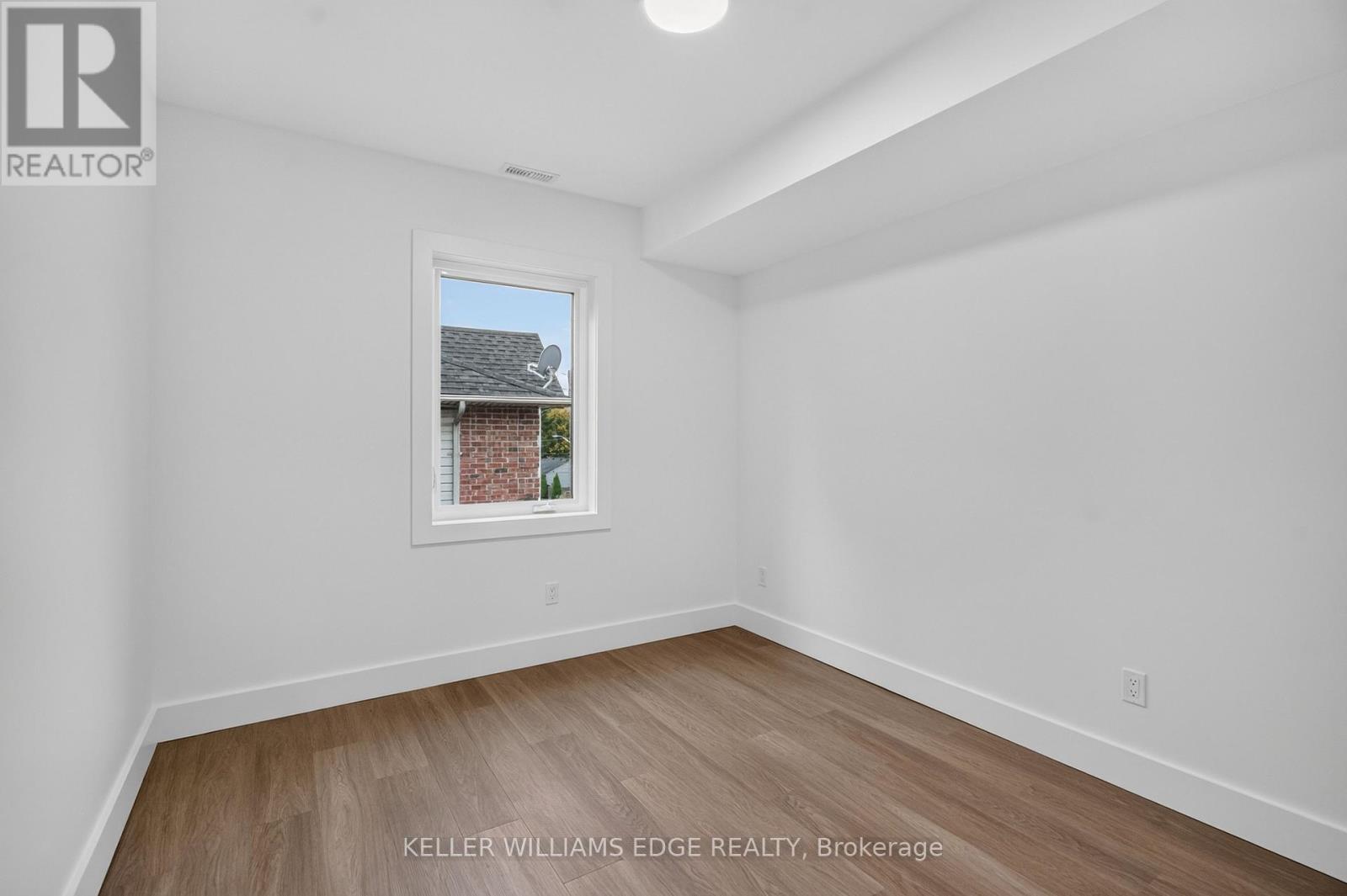 4 - 332 King Street W Property Photo 20