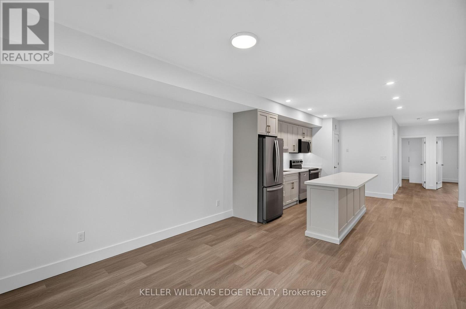 4 - 332 King Street W Property Photo 21