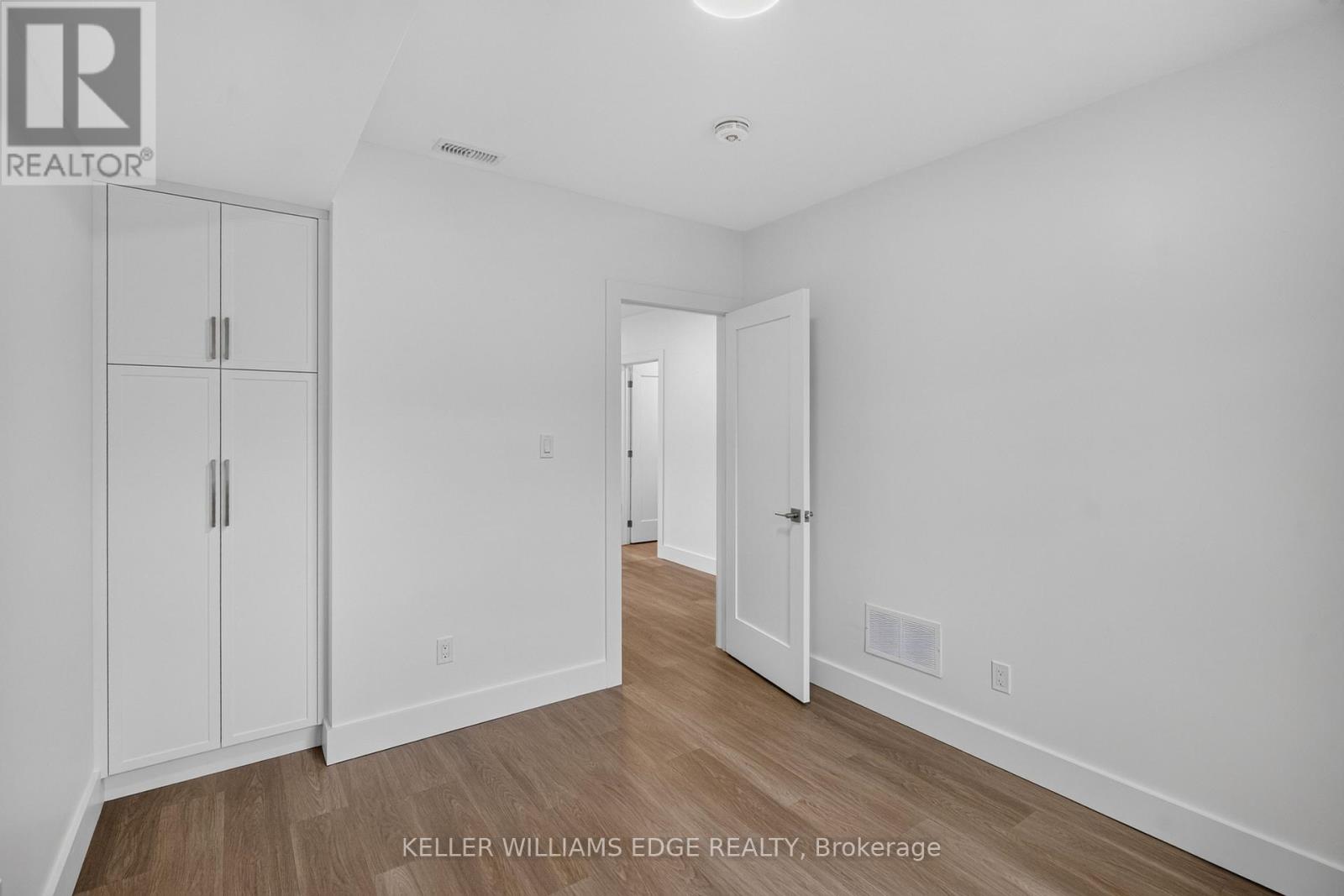 4 - 332 King Street W Property Photo 22