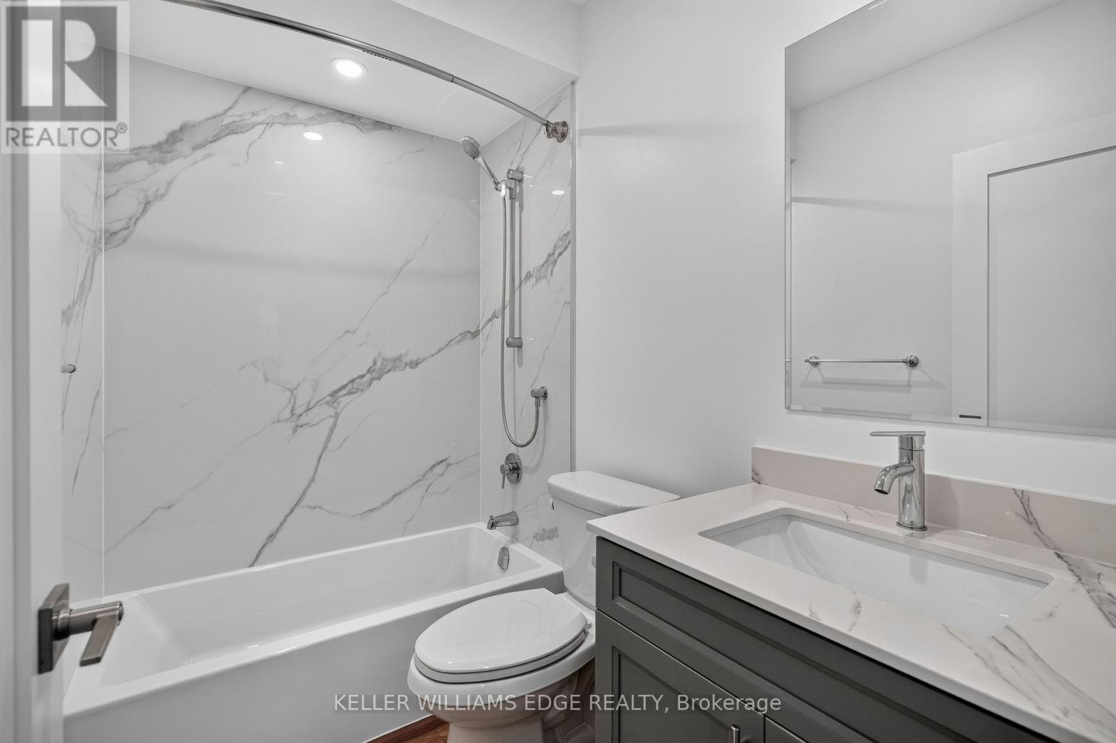 4 - 332 King Street W Property Photo 23